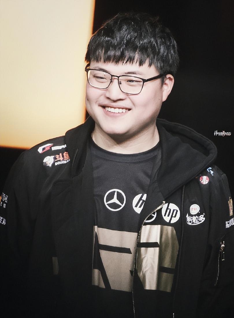 星空sports-包含拜仁观众热烈欢呼！，Uzi迎来二十赛季出色发挥引发球迷热议的词条-星空sports