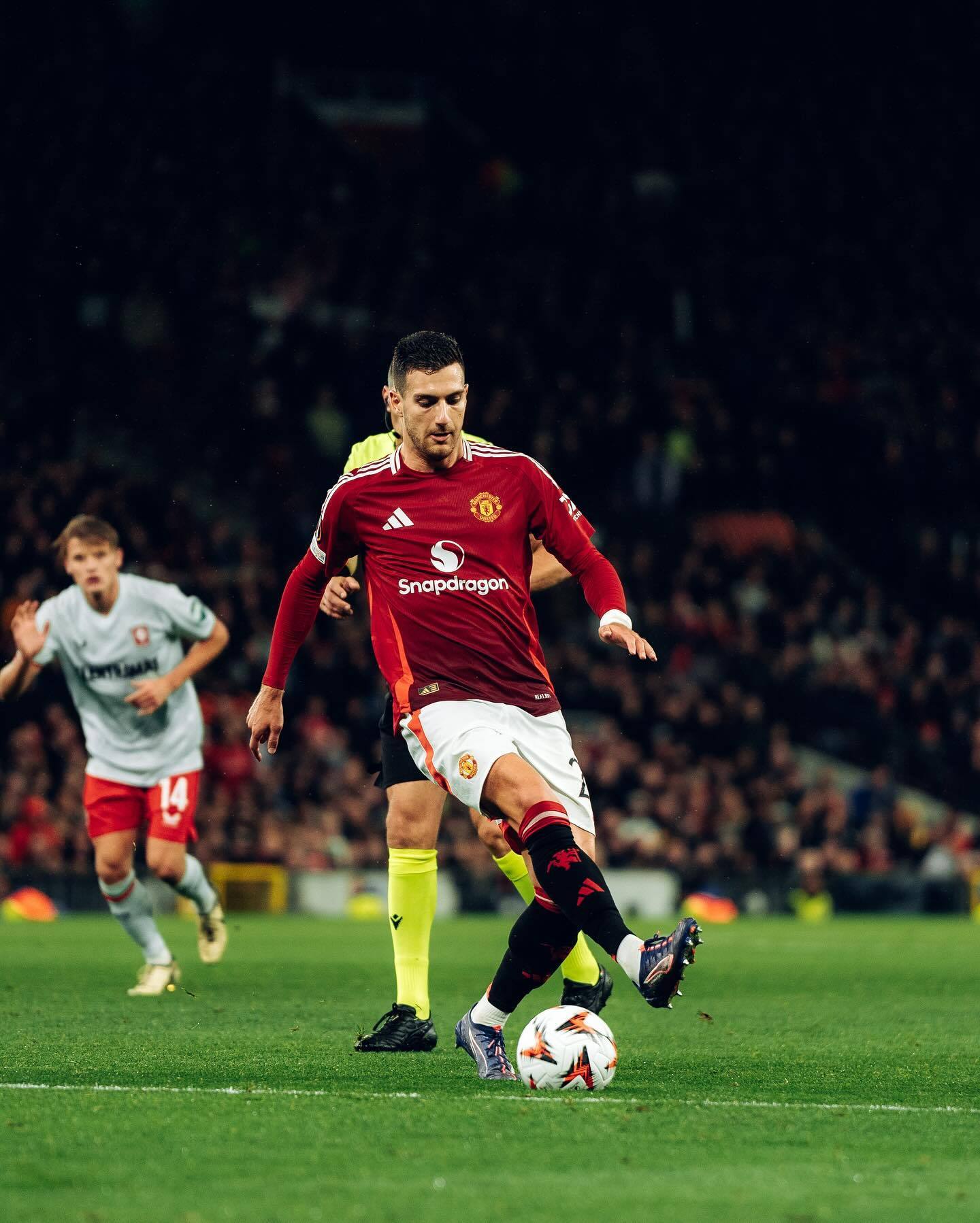 冲刺阶段埃因霍温状态回暖——欧冠节点到来，信心回归，球队文化再被提及的简单介绍